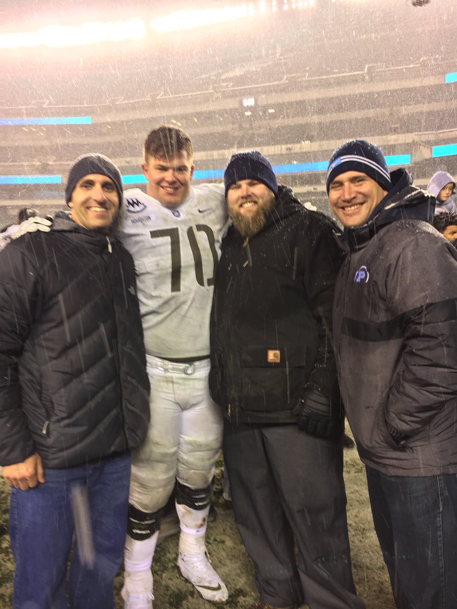 TimBeishir's tweet image. . @PHSKnightsFBall and @ArmyWP_Football OLineman @mhought24 at the @WhiteHouse for the Commander-In-Chief’s Trophy celebration. What a career! Proud of you! #StepAndStayOnTrack #GoArmy #GoArmyBeatNavy #SlimAndTrim 🏆