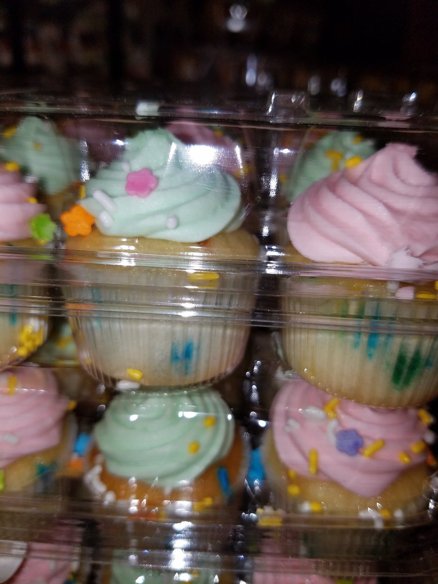 WalkrLadyJ's tweet image. #ILoveBeingAnAdult because I can have cupcakes for lunch
