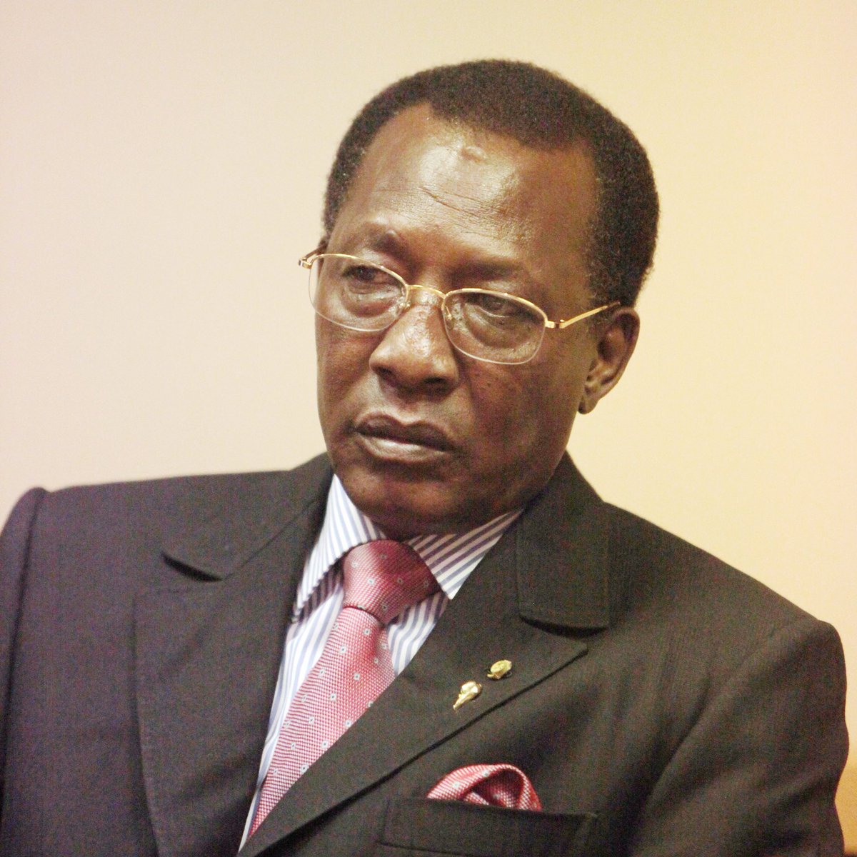 Farida_N's tweet photo. The Chadian parliament has just approved a new constitution that could allow dictator Idriss Déby who has ruled the country for 28 years to remain president till 2033 Parliamentary banditry has become the norm in #Africa and dictators rely on these bandits to hijack constitutions https://t.co/aYiYlExu1D