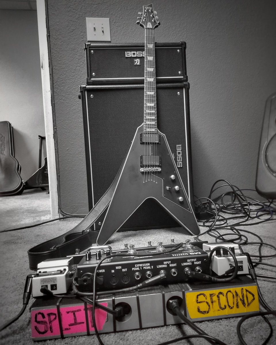 SplitSecondRock's tweet photo. Working hard. Play Harder.

#SplitSecondRock #PopPunk #Ventura https://t.co/yvTogMkkNi