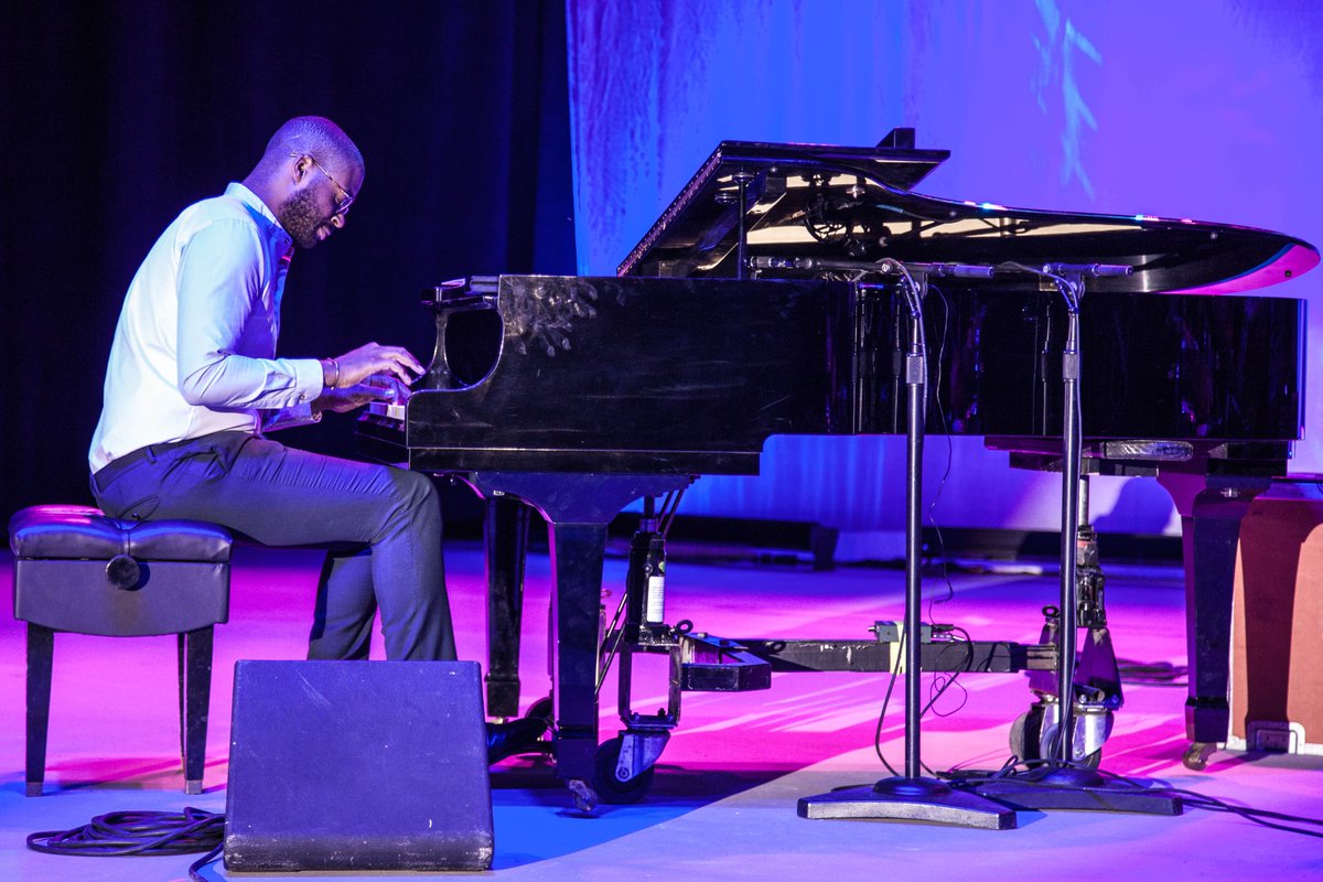 smoothjazzmag's tweet photo. #bjf32  Carl Allen and the Art of Elvin CSUBakersfield Jazz Festival 32nd Annual  photos by: Michael Chadburn #CarlAllen i https://t.co/oEPyppQ5hY