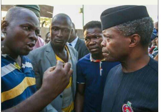 timiarowo's tweet image. Dear @ProfOsinbajo pls do us a favour. Take this same presentation and slides you just gave us @theplatformng to @AsoRock, show @MBuhari all you have shown us. Don’t add and don’t subtract. Thank you #ThePlatformNG #GetInvolvedNG