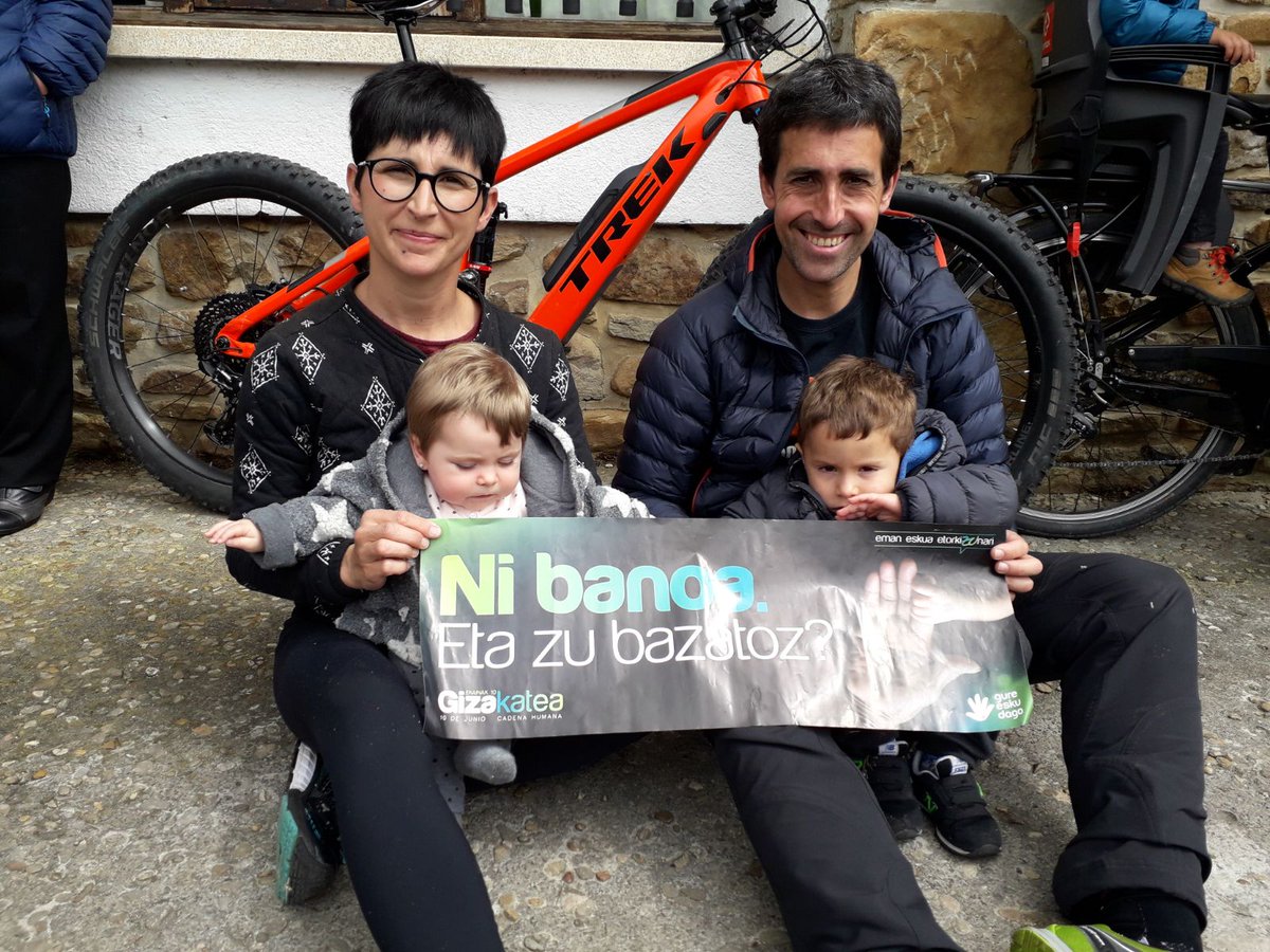 OnatikoGED's tweet photo. Oñatiarrak badabiltza #gizakatea2018 apuntatzen, asteburu luze honetan Oñatiko plazan eta Olabartako jaixetan jaso dou babesa
#Nibanoia
#Gubagoiaz https://t.co/YM7JFkHIy5