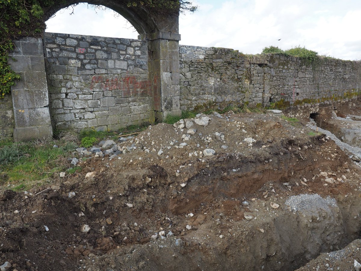 stecallaghan01's tweet photo. Then and now. Main entrance to Birr Barracks circa 1909, and April 2018. Note the bed of original cobbles to help with drainage, which can just been seen on the modern images due to site work. https://t.co/xUvdAwBBhC