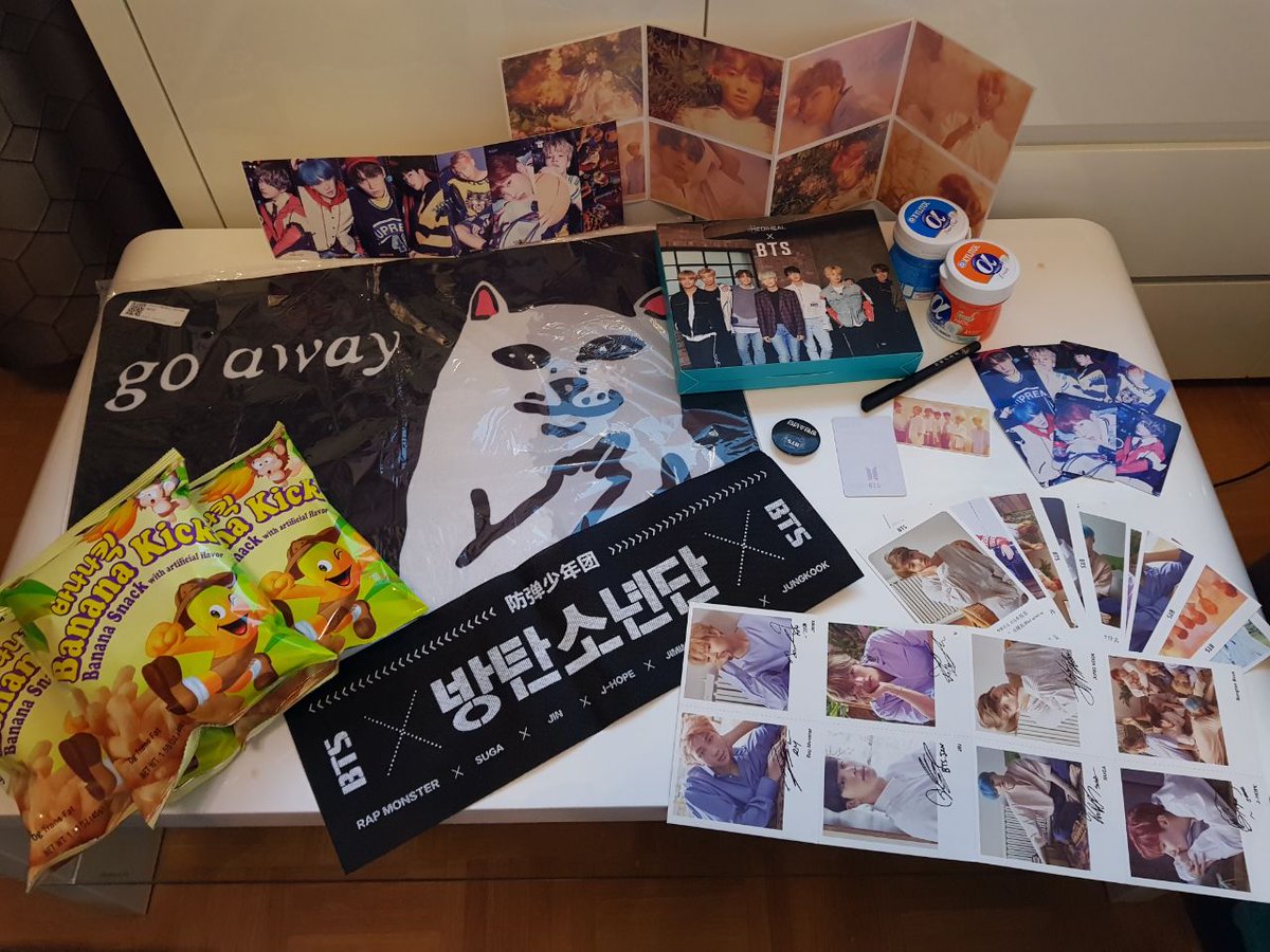 bangtan_germany's tweet photo. 🎊 Jubiläums Giveaway 🎊

Unter allen Teilnehmern verlosen wir dieses Paket. 
Verlosung ist am 28.05.2018
Vergesst nicht, dass ihr über 18 Jahre alt sein müsst oder dir Erlaubnis eurer Eltern braucht um bei dieser Verlosung teilzunehmen.  

Viel Glück! 🍀
Euer BTS Germany Team https://t.co/mWBXkDD4OU