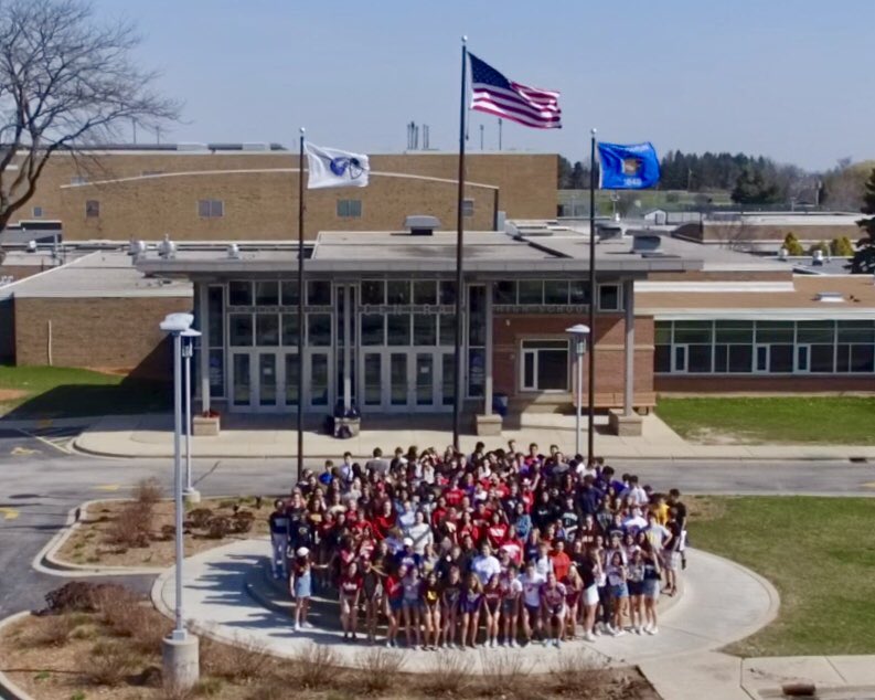 BCHS_SDE's tweet photo. Drone shots of the @bchs_18 on #CollegeDecisionDay! #WeRLancers https://t.co/1goDQ7Yy4Y