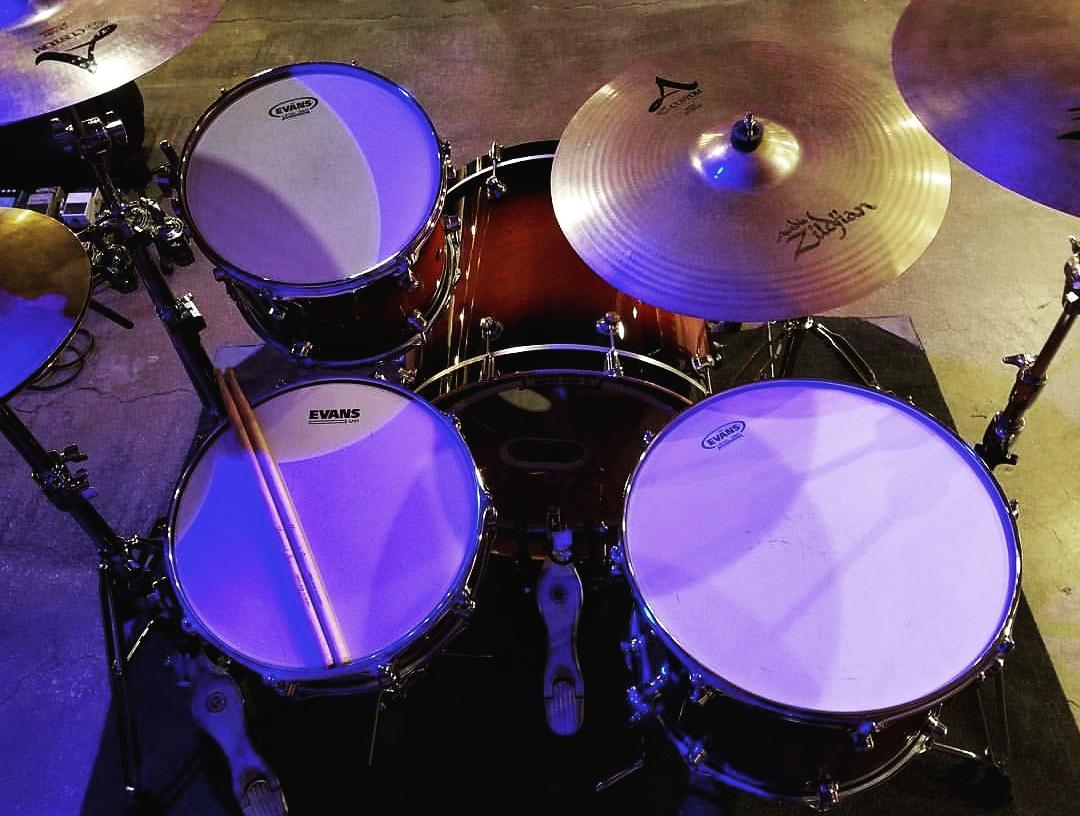 Krystal Lindsey drum #setup with Diemond Star Drumsticks

Pick up your pair at DiemondStar.com

#Drummer
#DiemondStar
#Drumsticks
#FeelTheDifference
#Drummers
#Drums