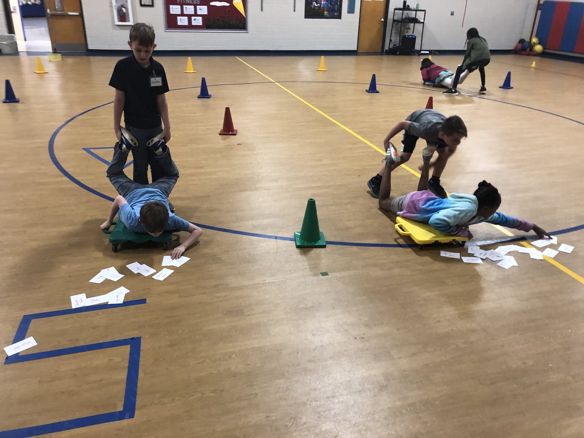 bryantpratt4's tweet photo. Ss enjoying a fun social studies activity. #LearnersLearn #WeAreWoodard https://t.co/xRVcoWxWMT