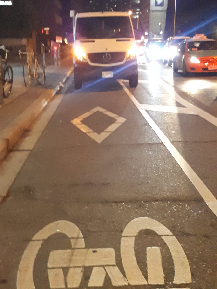 notyourlane's tweet photo. Bloor x Madison, November 27 #notyourlane https://t.co/17MNMdvIZ1