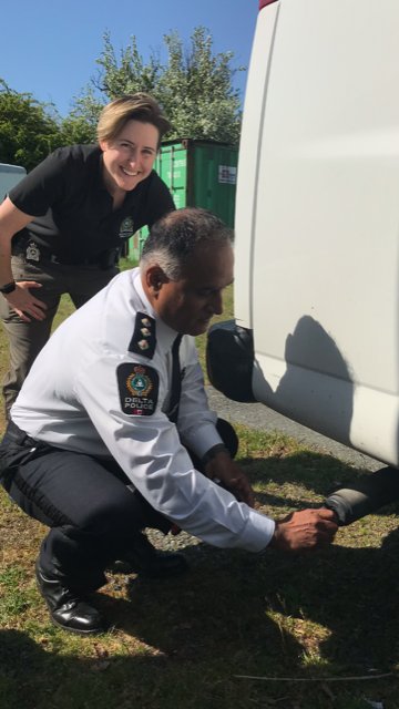 joindpd's tweet photo. Straight outa the movies...Insp. Naidu demoing #bananaintailpipe equipmemt! Immobilizing vehicles before they have a chance to get away! Trainers always testing new products. #innovative #thinkoutsideofbox #whatnext #xhauster #saferoads #communitysupport @deltapolice https://t.co/mVEWfeNxW9