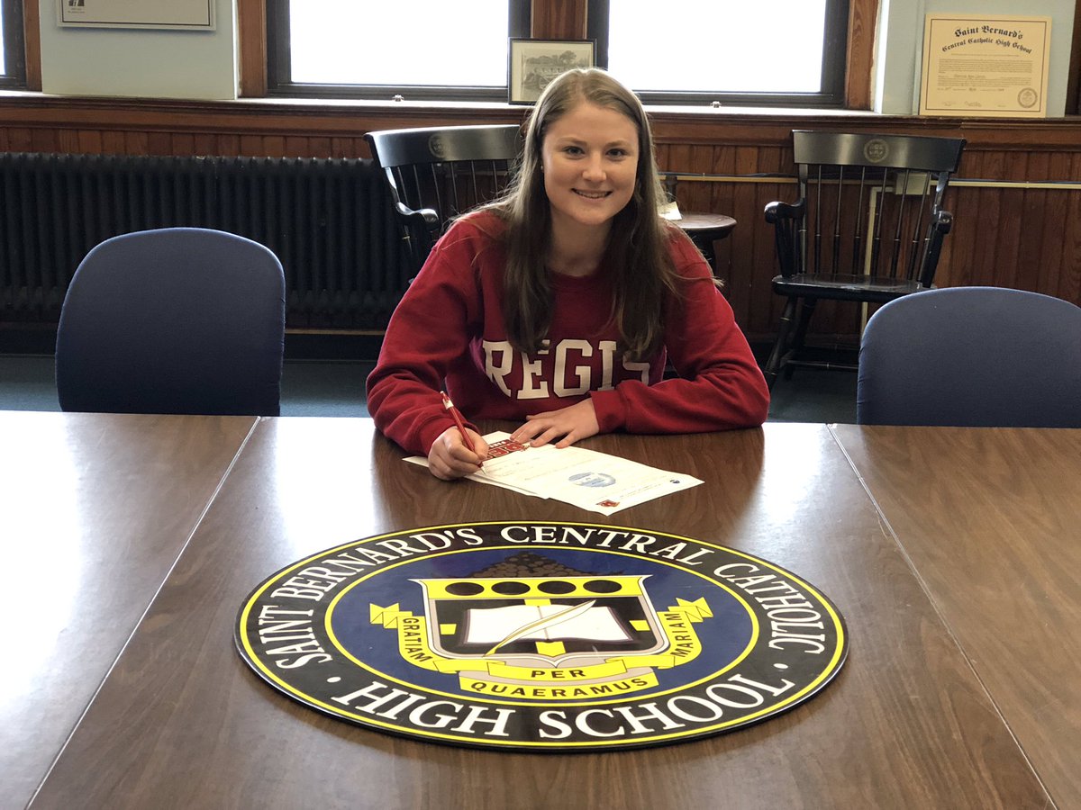 Regis_FH's tweet photo. The Regis Field Hockey team is very excited to announce the newest member of the Pride for fall of 2018!! Welcome Maddie Fougere to the team!!! We are pumped to have you!! 🏑🎉 #roarpride 🦁 https://t.co/eKNvlW7iU3