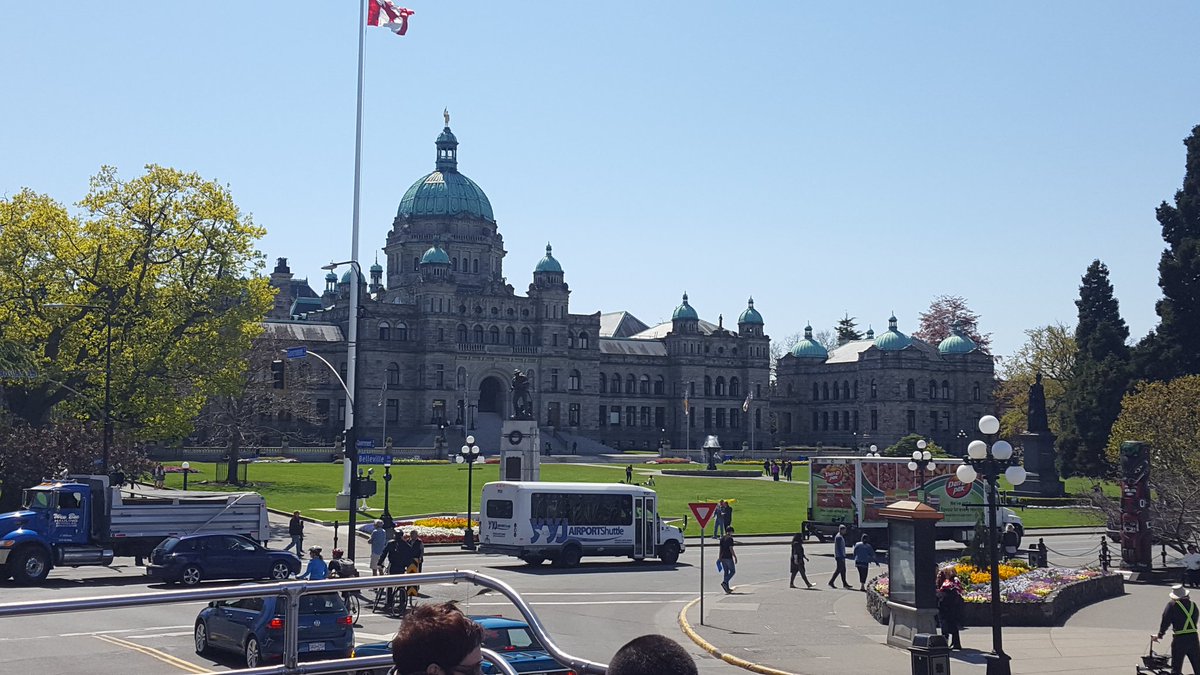 PC kayakers are out exploring Victoria this afternoon on a double decker bus! <a href="/PickeringColl/">Pickering College</a> #sightseeing