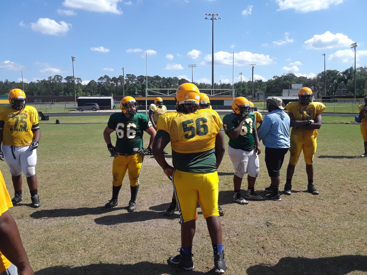 dreamkingfilmz's tweet photo. ED WHITE COMMANDERS
#Spring2K18 @EdWhiteFootball https://t.co/sbX5P0al9i