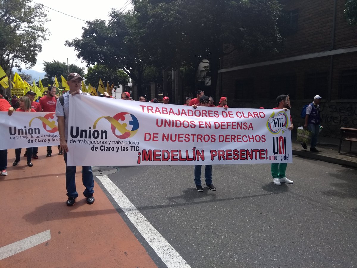 UtraClaroTICMe's tweet photo. # 1mayo # medellin presentes https://t.co/H54OOAK5n7