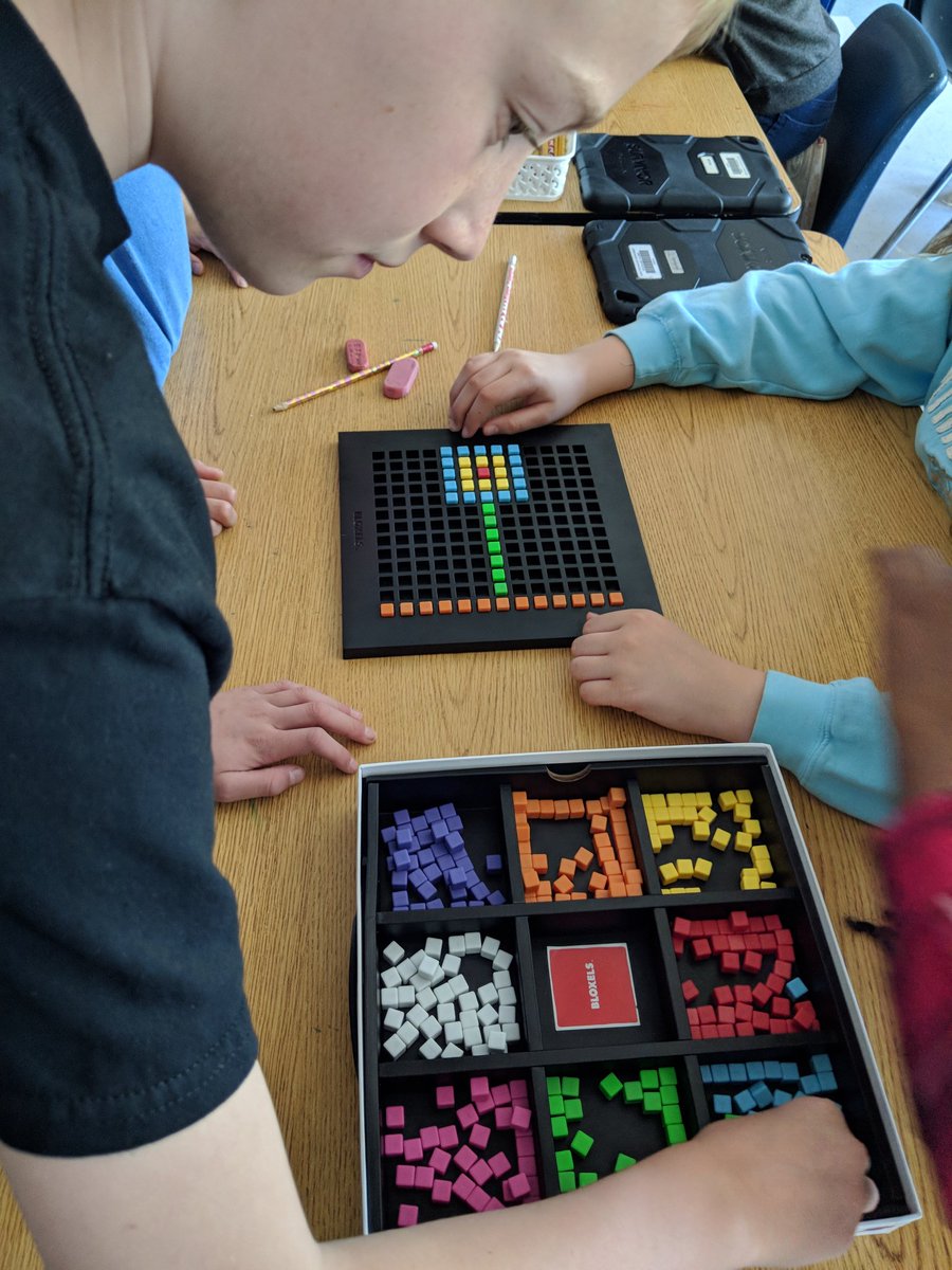 Using #bloxels to demonstrate formal and informal balance!