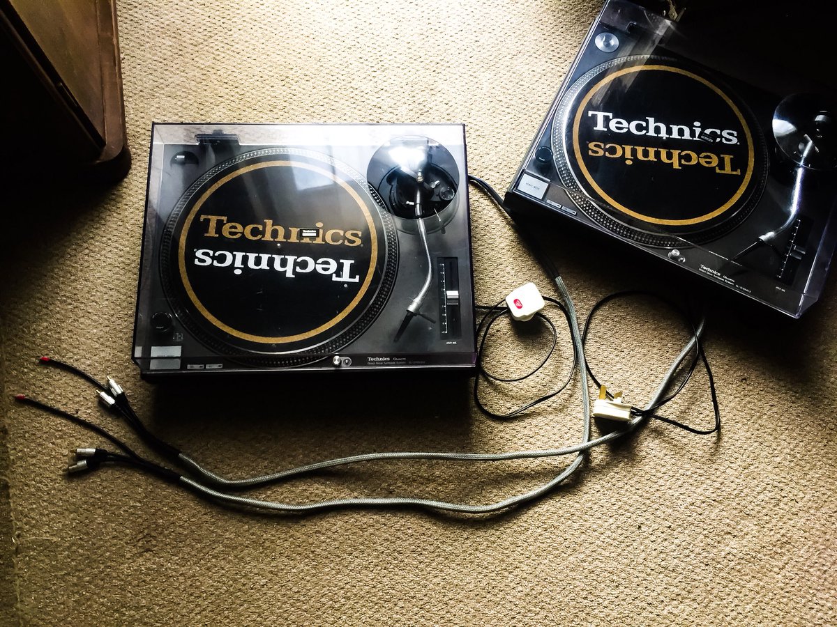 CustomizedDj's tweet photo. Another pair of @technics 1210mk2’s leave the bench after a basic service, extensive clean and new phono &amp; earth leads. #customdj #BeDifferent #customiseyourlife https://t.co/inpcg3Gw5G