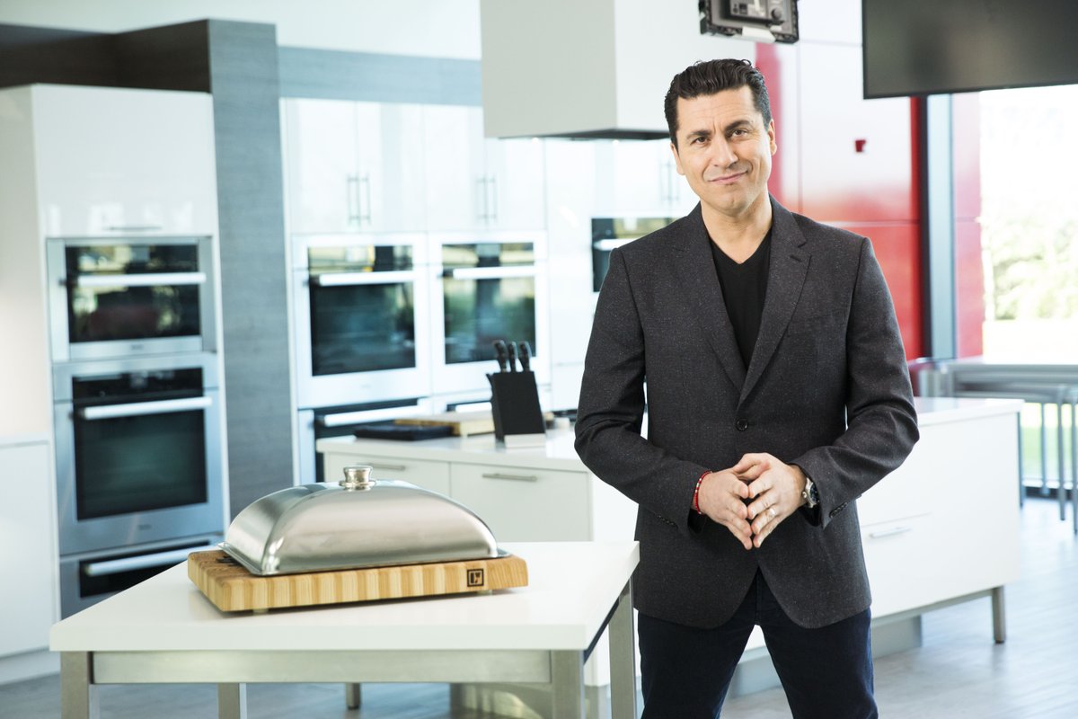 It’s the fight for a second chance. Chef <a href="/claudioaprile/">Claudio Aprile</a> gives home cooks a shot at earning their white aprons back. Catch #MasterChefCanada: Redemption here: ow.ly/jfR330jMnar cc: <a href="/MieleCanada/">Miele Canada</a>