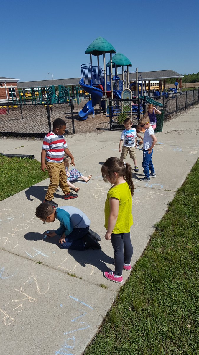 BrandiGray1981's tweet photo. Using sidewalk chalk on a beautiful day to take a practice spelling test! So proud of their growth since September! #kindergarten #proudteacher https://t.co/JUnxUGhFs6