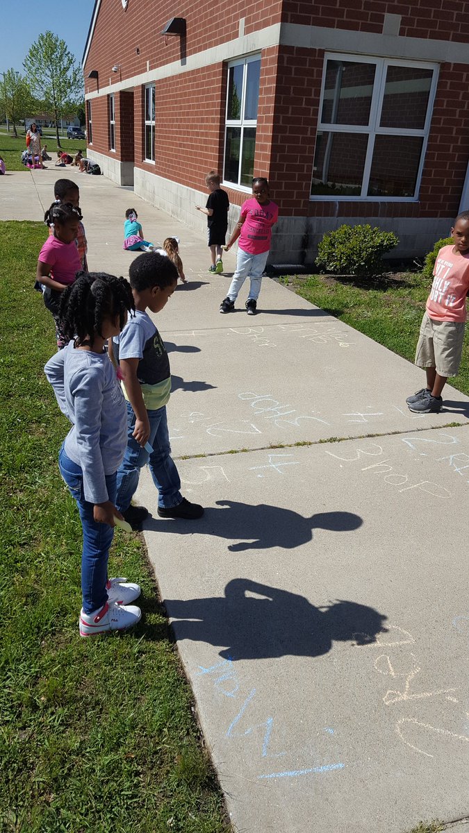 BrandiGray1981's tweet photo. Using sidewalk chalk on a beautiful day to take a practice spelling test! So proud of their growth since September! #kindergarten #proudteacher https://t.co/JUnxUGhFs6