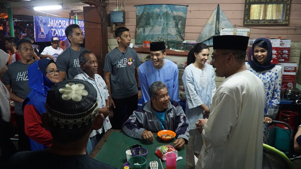 Sembrong Kita tweet media