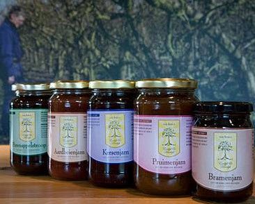Fruitige #jams goudgele #honing en diverse #vruchtensappen Kom langs en geniet: bit.ly/2ma001o #duurzaam #gezond #beemster