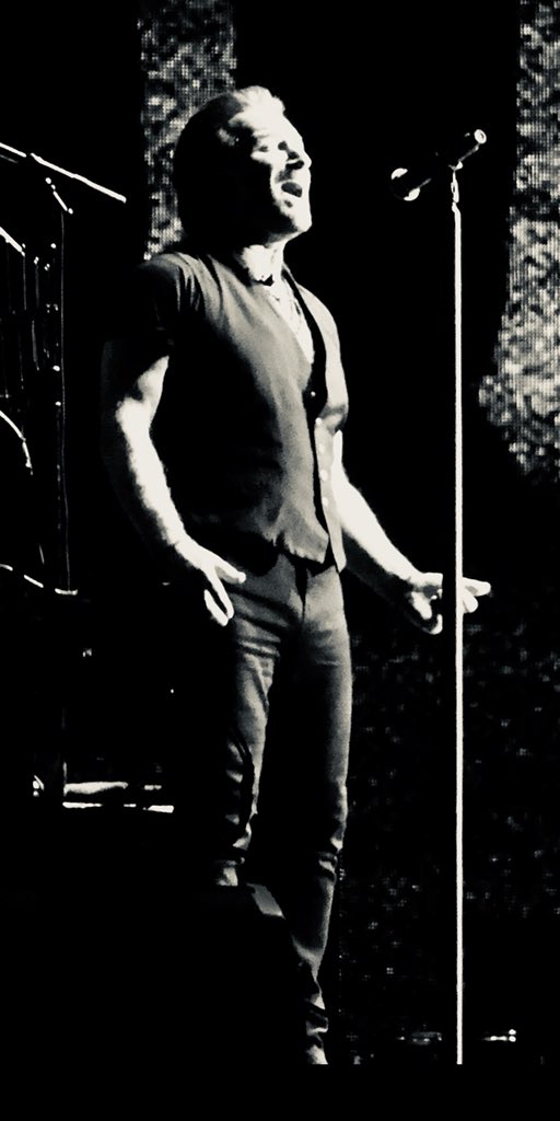 gatobronco's tweet photo. Un día!! Uno! Para los @U2 desde #Tulsa #eiTour2018 @U2Valencia @u2_mx https://t.co/tuX7FdS2jn