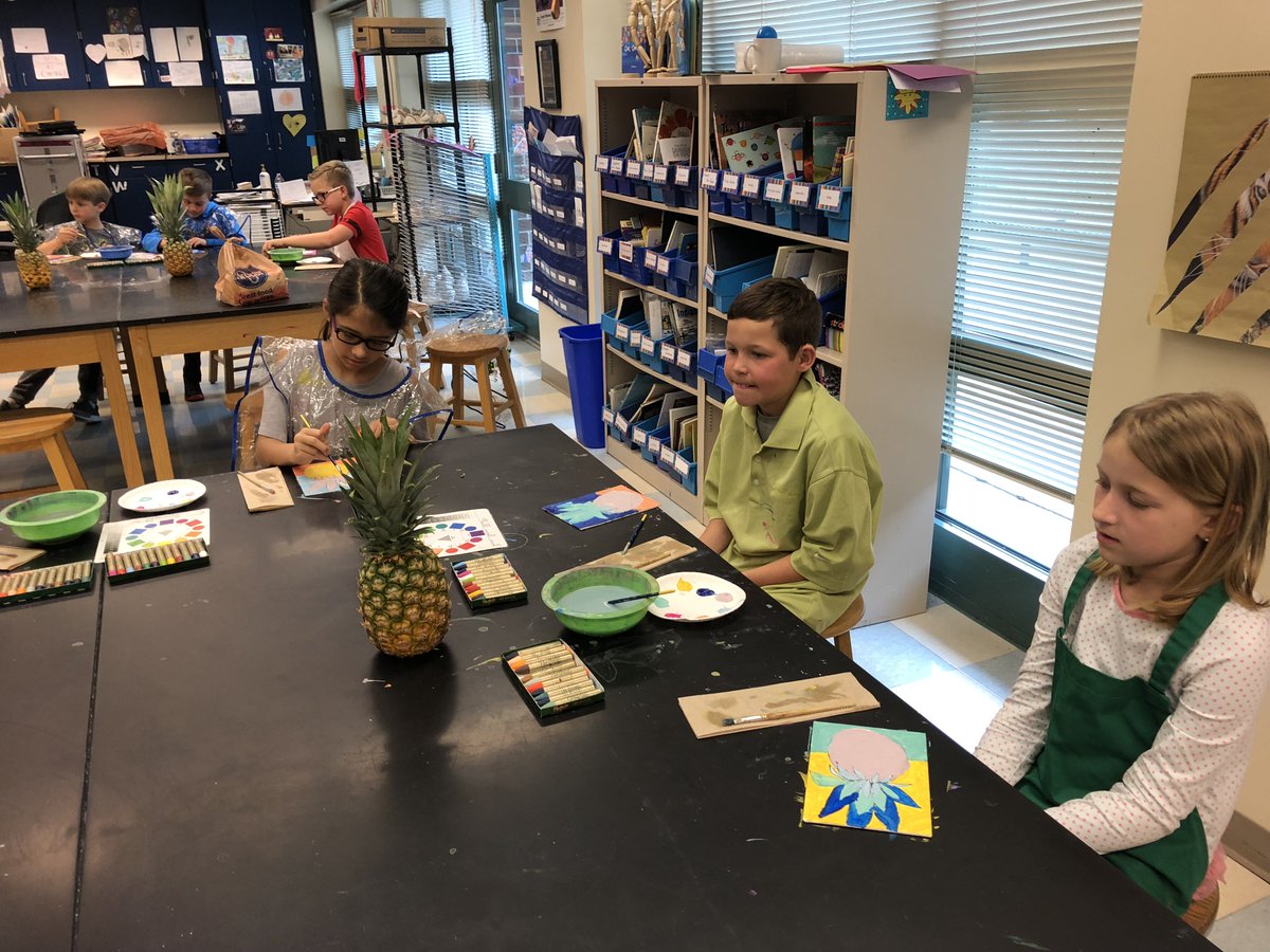 Last week, an artist in residency visited Oak Trace Elementary all week sharing her talents with all the students! They worked on expressing art based on the message and history of pineapples and created awesome pineapple artwork! Thanks Laura Dro!  <a href="/RobinLynchOT/">Robin Lynch</a> #WWSRocks