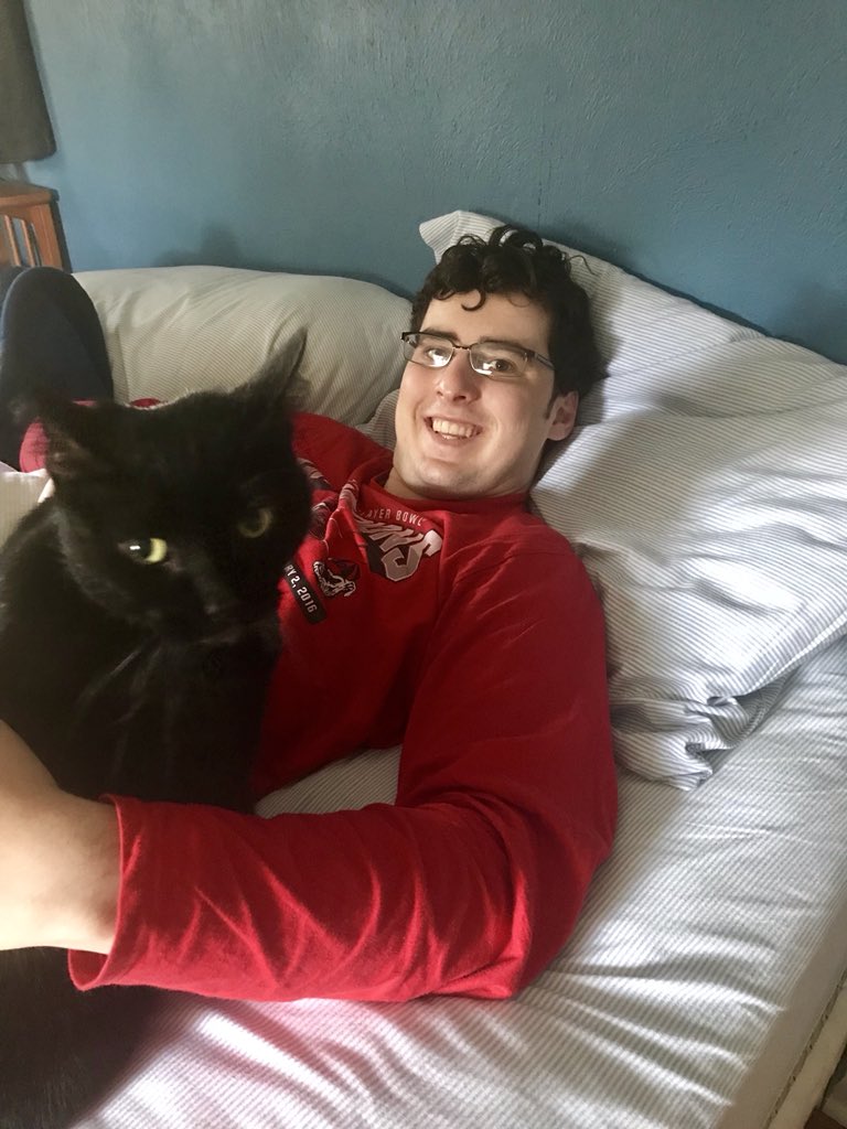 brooksssupdated's tweet photo. A little pet therapy goes a loooong way https://t.co/HZzOeWPmD7