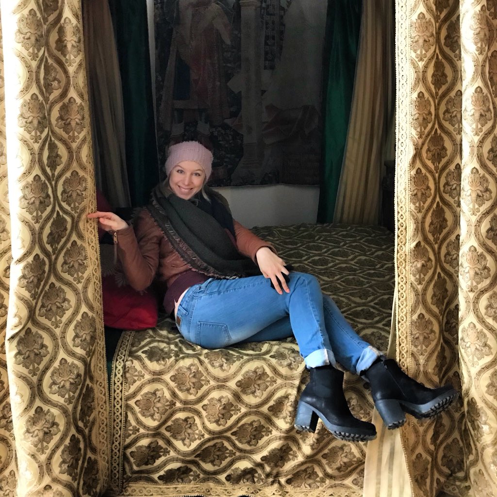 dawnwallactress's tweet photo. First try of my new (400 year old) bed #fitforaqueen #kronborgcastle #danskslot #dronning #gertrude #hamletlive https://t.co/n1oR9rp63i