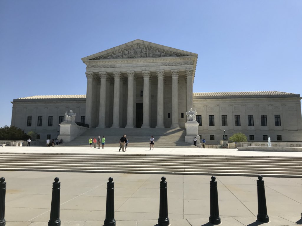 Bus1ForDC2018's tweet photo. #ROMSBUS1DC2018 interacts with #Bus4Lyfe @librarycongress. We also saw Supreme Court ate lunch at Union Station and are currently en route to the #WhiteHouse. https://t.co/zB83e6aKMu