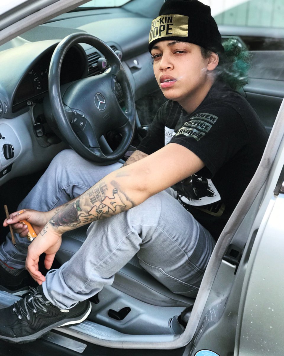 BiggahCass_'s tweet photo. Whatchuuu MEAN 🤷‍♀️🤷‍♀️🤷‍♀️ No Balenciaga’s 👞 
BITCH I’m rocking KEEN’S 🤪 
#NewWave #trendsetter #biggahcassmusic #RyooWorld https://t.co/EuK2Ky12w2