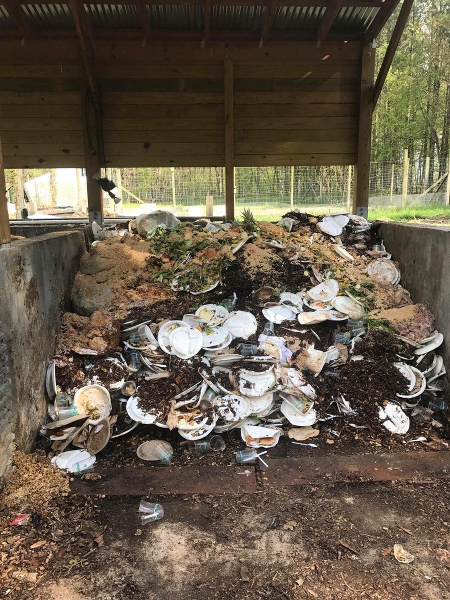wlu_green's tweet photo. This is what the alumni weekend lunches look like in our compost system. Thank you to everyone who volunteered to sort the waste from this event and helped keep our landfill trash to only 3 bags for the whole weekend! @WLUalum #wluAW https://t.co/P91aGlgEQv