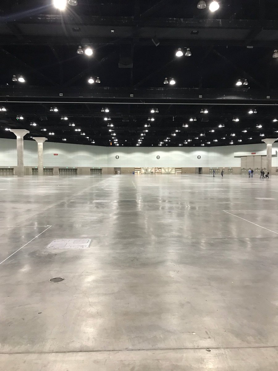 vrlosangeles's tweet photo. THREE MORE DAYS till #VRLA2018! See you soon! 😍 ONLINE SALES END Thursday, May 3rd! https://t.co/wzLh0gugzb https://t.co/f4ZaqXhjWX