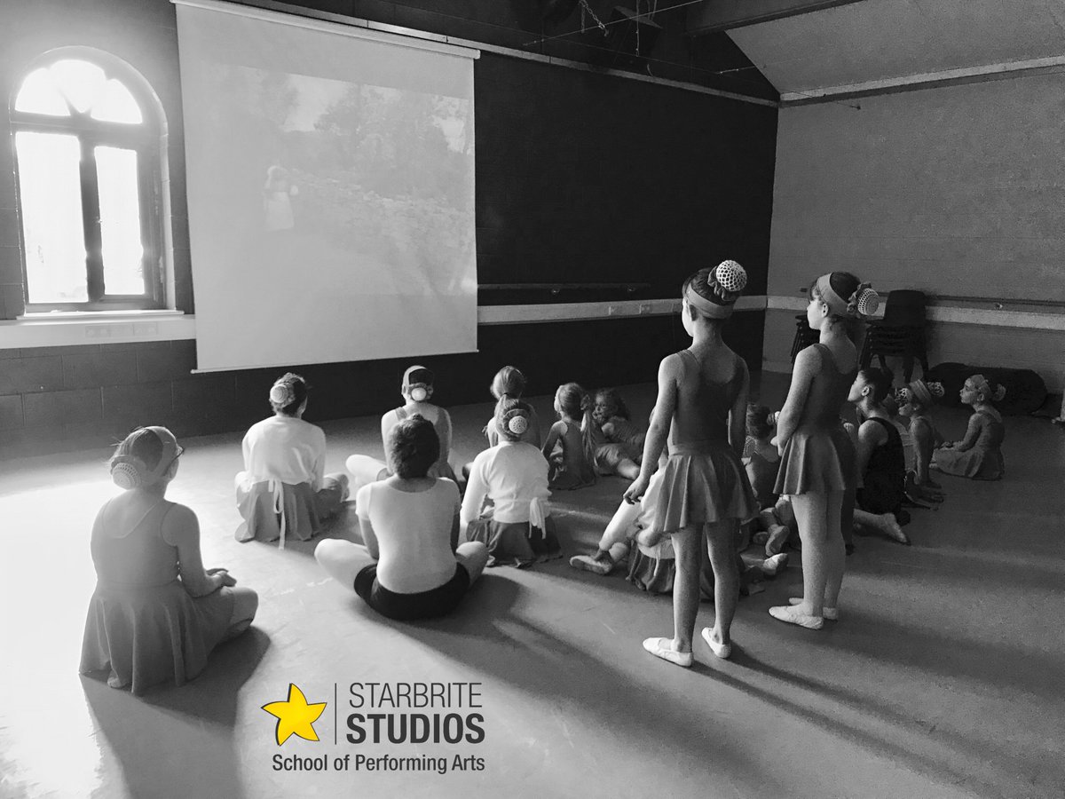 StarbriteStudi0's tweet photo. Our Saturday morning ballet students being inspired by the Royal Ballet’s performance of ‘The Tales of Mrs Tiggy-Winkle’ #exclusivelystarbrite #allinonestudio #freetrial #balletisbeautiful #inspiringclasses
https://t.co/sv270VKdVA https://t.co/IrxcEhyMQM