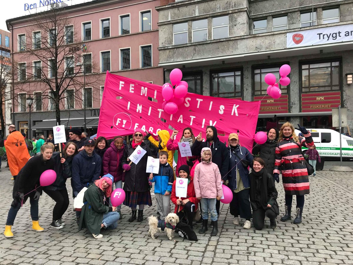 Fi_Oslo's tweet photo. Takk til alle som gikk med oss i toget. Ingen klassekamp uten kvinnekamp! https://t.co/kvm3LXkf5j