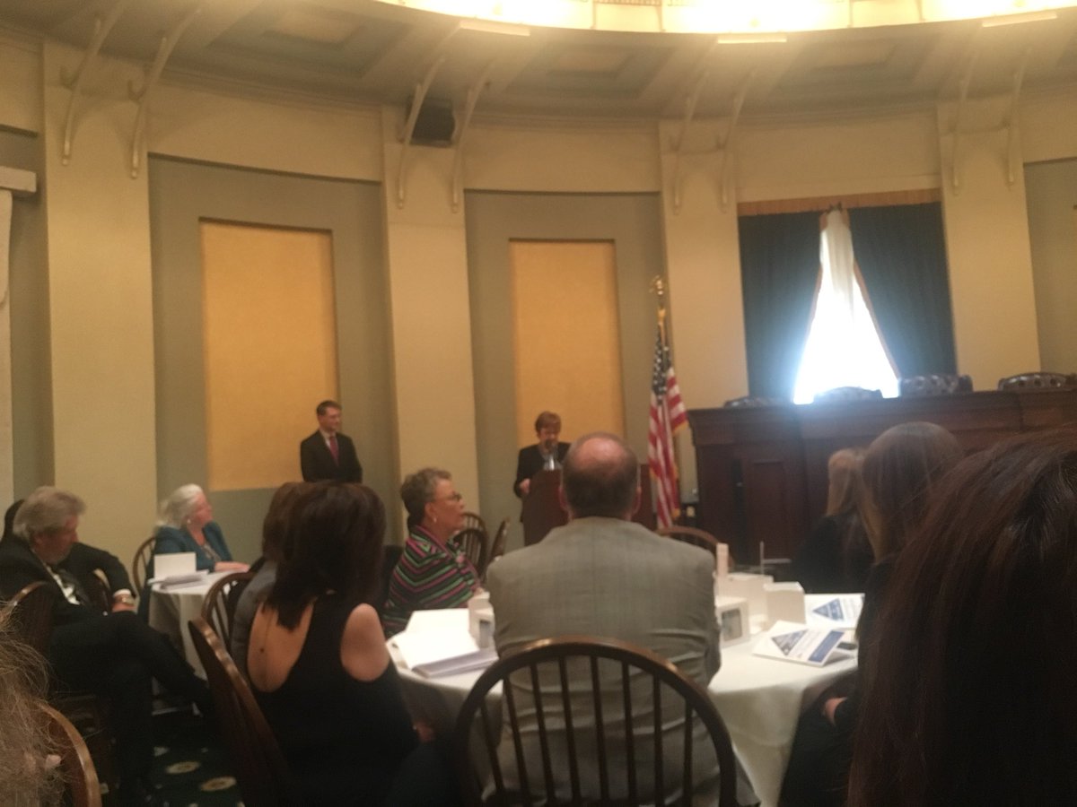 JudgeBlaine's tweet photo. Law Day 2018. Separation of Powers. Framework for Freedom. 🏛 https://t.co/rd4uJYuSOg