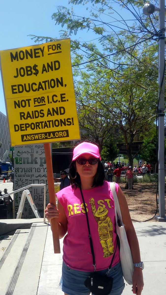 TwinklyStar1992's tweet photo. Some pictures from last year May Day 2017
#mayday2017 #mayday #jobsandeducation #educationnotdeportation #betterjobsforwomen #equality #standupfightback #la #losangeles #dtla #losangelescalifornia #california https://t.co/shNxowagfC