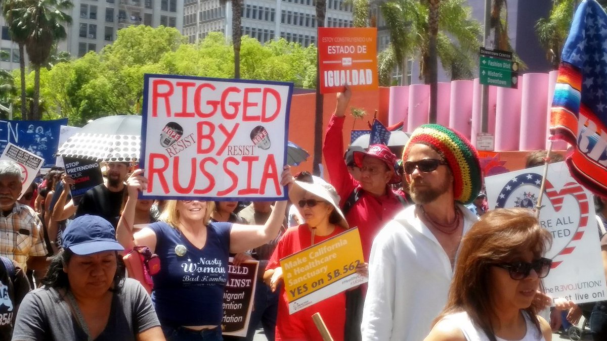 TwinklyStar1992's tweet photo. May Day 2017
#mayday2017 #mayday #chirla #pershingsquare #dtla #la #losangeles #california https://t.co/MB0kccHEAv