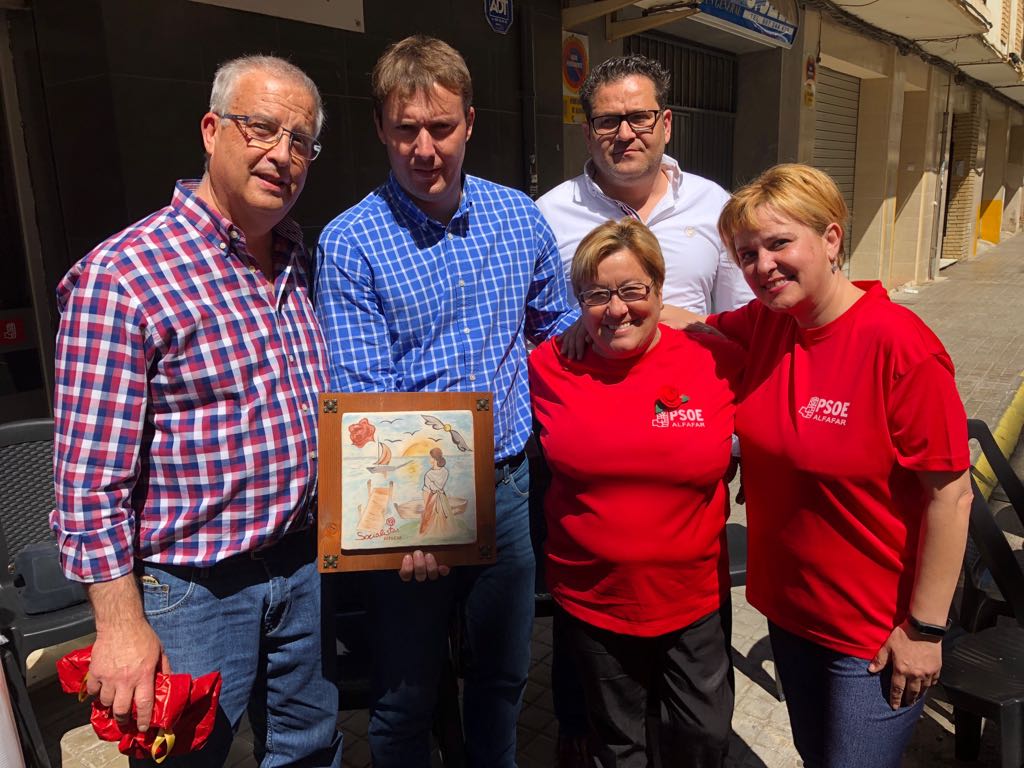 AloAmericaSol's tweet photo. Una jornada agradable con los compañeros y compañeras de Socialistas de Alfafar. Gracias a la ejecutiva local y al grupo de concejales por reunir a tanta militancia entorno al Día del Trabajador. #SomComarca #SomHortaSud #MesComarca https://t.co/YsU8IGja5x