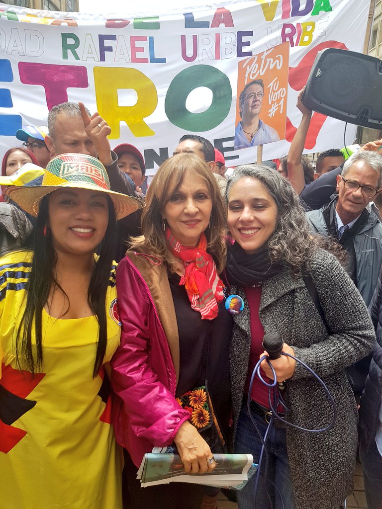 marthaperaltae's tweet photo. Estamos en la marcha de la Paz en la marcha de la esperanza por un mejor país! #1DeMayo   #PetroPresidente @MovimientoMAIS @ONIC_Colombia https://t.co/IjM9Dgqf7K