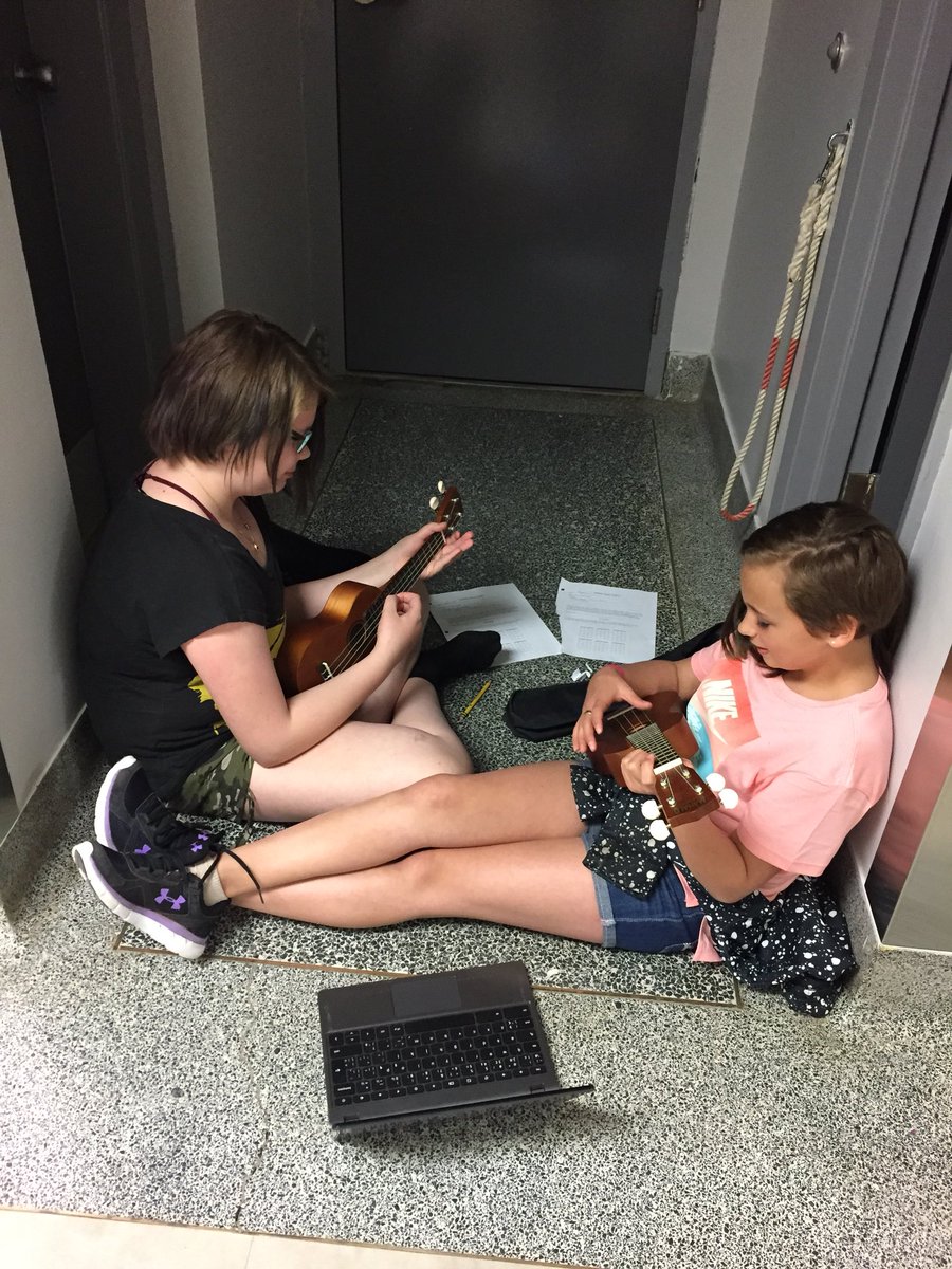 OdessaPS_LDSB's tweet image. Learning Ukulele at Odessa PS. We love the arts! #odessaps #projectawesome