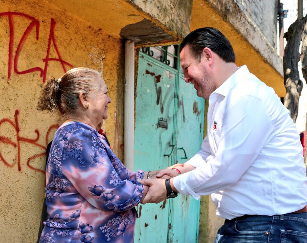 Luis_GQM's tweet photo. Estás son las familias Contrerenses de la Col. La Malinche que nos comparten su experiencia y necesidades. ¡#VamosXMás seguridad para La Magdalena Contreras! https://t.co/oZyFLBUPPd