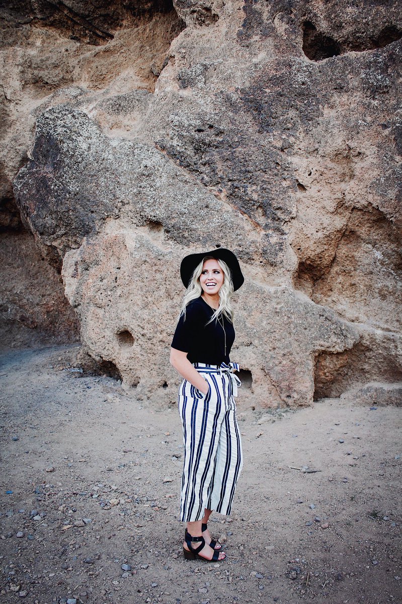 brookeebaldwin's tweet photo. I don’t always graduate, but when I do... it’s barely 👩🏼‍🎓😝 dm me if you want a grad announcement!! #numbertwo #gradmonth 💗 https://t.co/oSGzvb6z1W