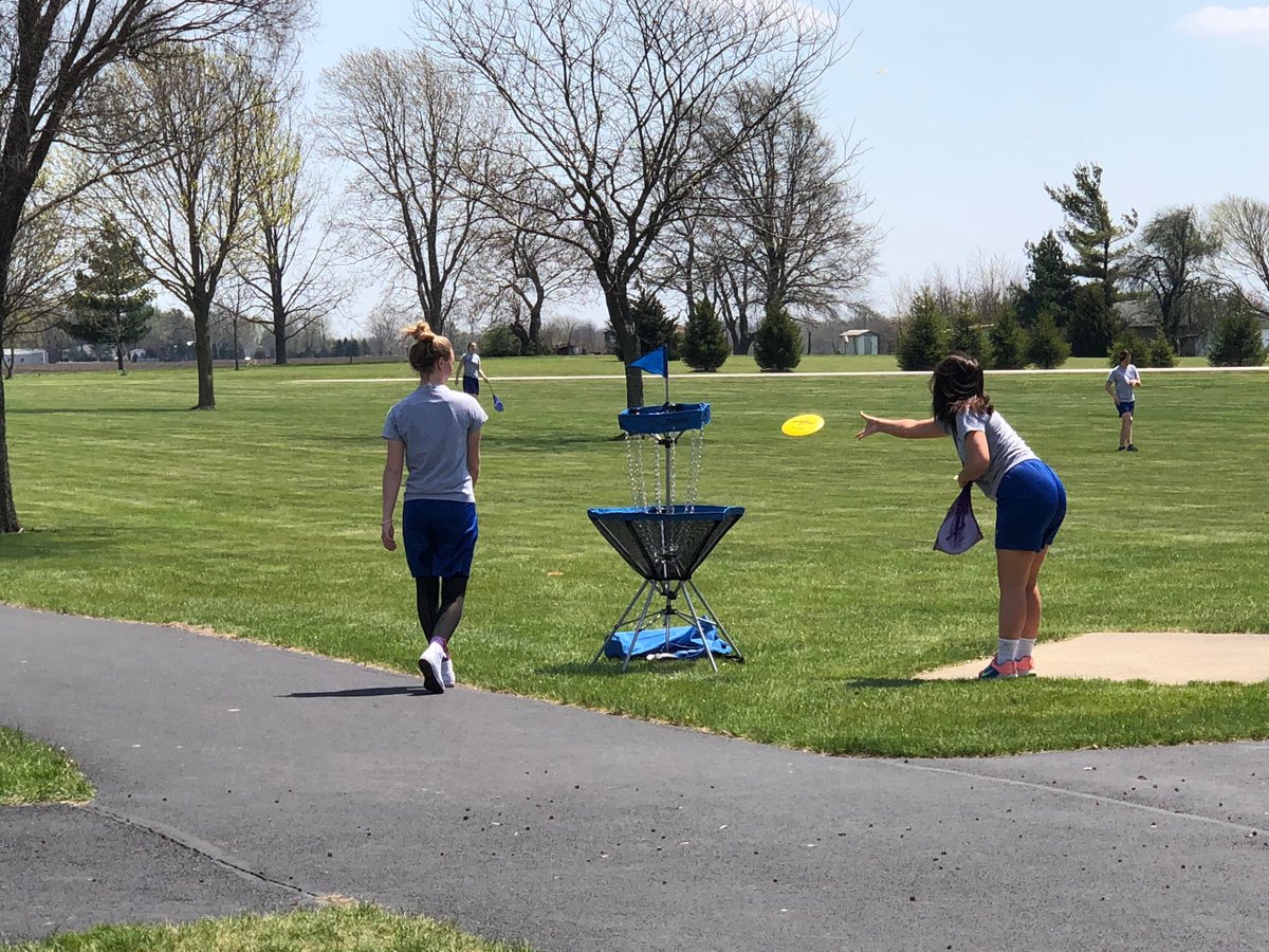 HTrendler's tweet photo. Enjoying some disc golf in the park. #WeAreAO #BomberPride https://t.co/bd5CdnRYCW