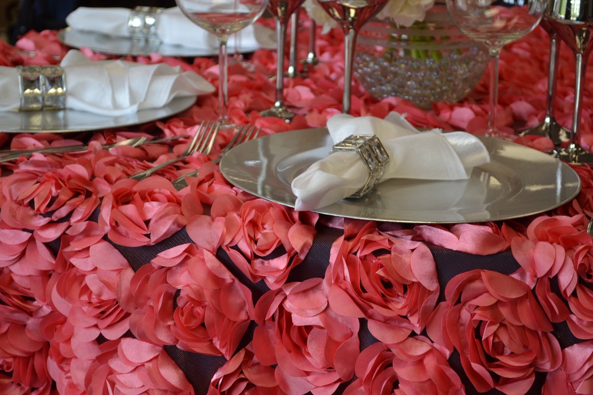 CDLinen's tweet image. Stop by one of our Showrooms to plan your perfect Summer event! #summerweddings #weddingrentals #weddingseason