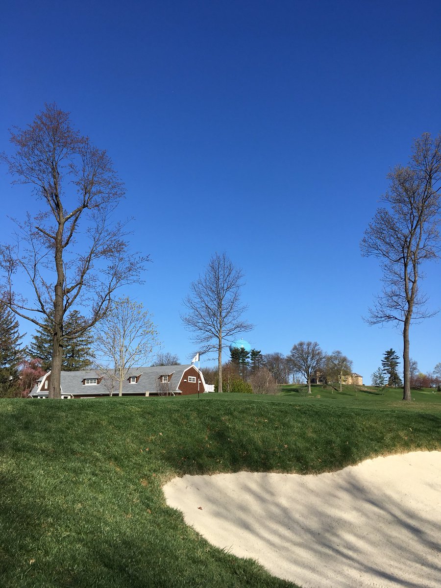 sagc1888's tweet photo. Red Oak, hole 3: Hitting your tee  ball left of the green on this short par 3 is not a good way to make a par or birdie. However, it leaves one with a beautiful view. #weplay #metropolitangolf #maygolf https://t.co/ujDDWa4Ugi