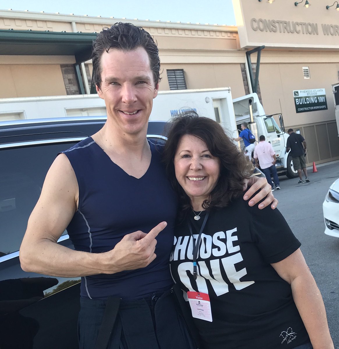 lindashoare's tweet photo. In October I was incredibly lucky to spend a day with Benedict Cumberbatch on the set of #InfinityWar organized by my dear friends @GEANCO. It was an experience of a lifetime and I am so grateful for Benedict’s time. He was a wonderful, generous host! Thanks @GEANCO https://t.co/pxZUtdUMvx