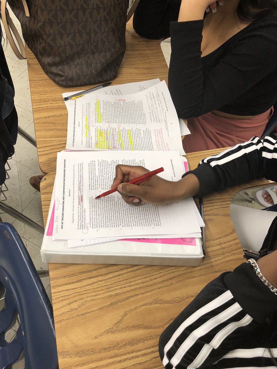 CPSAdvPlacement's tweet photo. Period 6 @ Morgan Park HS means one thing for 20 students: #APEngLit! Students are scoring the first paragraph of an essay in response to an AP passage. AP English Literature Exam Test Date: May 9! #APDistrictOfTheYear #3sAndAbove https://t.co/crJOUSiapa