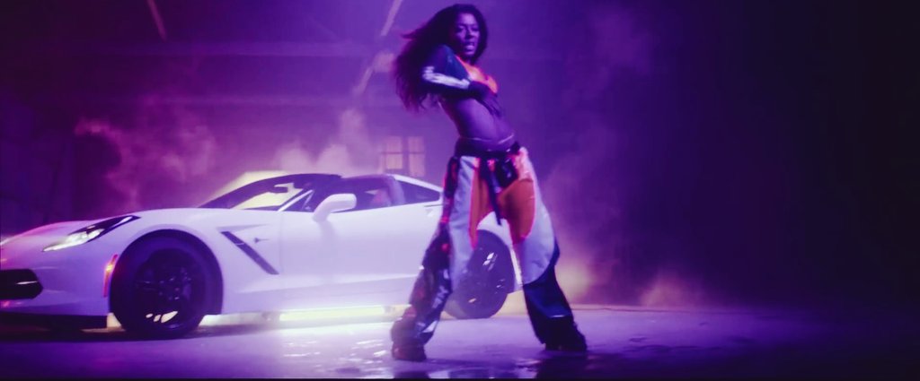 OLSENSCTRL's tweet photo. you didn't have to snap like that... @VictoriaMonet
#FreakMusicVideo https://t.co/bJMZXpTqtT