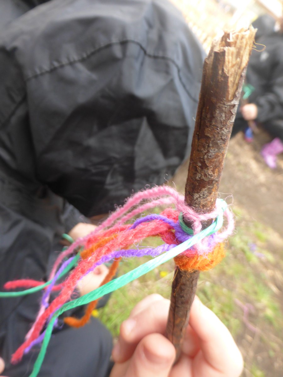 WoodhillFS's tweet photo. We made lots of #growthmindset choices in #forestschool today; learning to tie a knot and using this skill to make ribbon wands. It was tricky but we persevered! @WoodhillSchool https://t.co/t8NUHBCsMA
